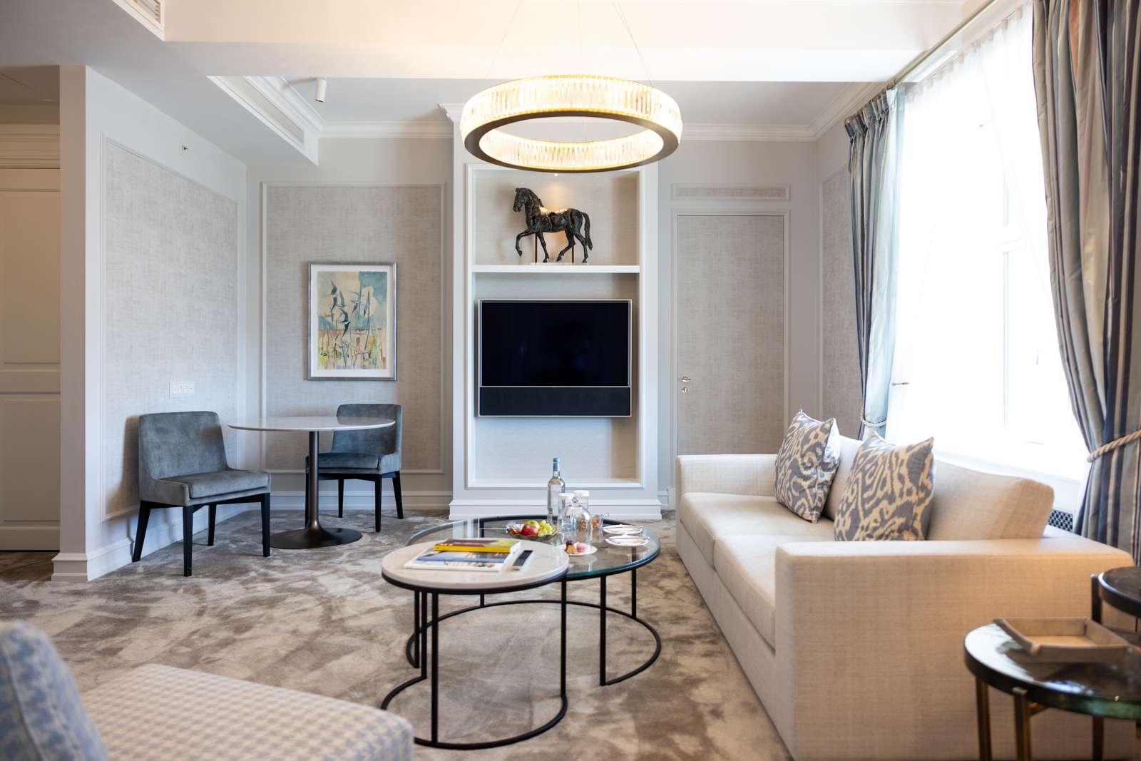 Deluxe One Bedroom Suite, 305