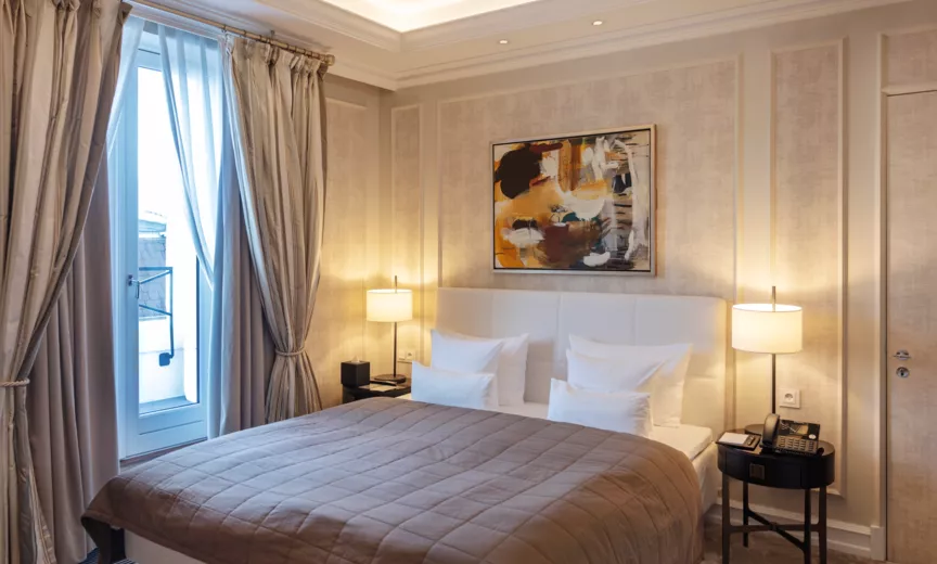 Deluxe Junior Suite 422 (2)