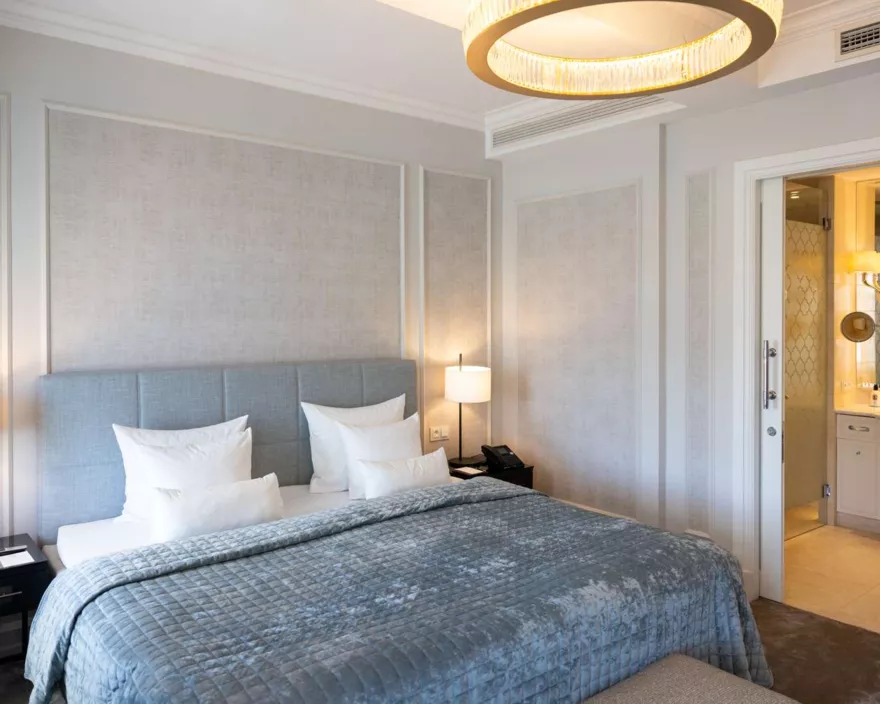 Deluxe One Bedroom Suite, 305
